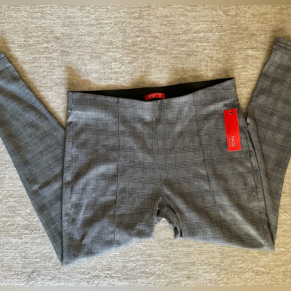 NWT Maze Collection Women’s Plaid Print Black and White Dress Pants Size 1X